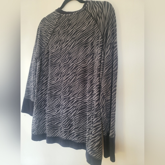 Philosophy L Zebra long sleeve top 97% modal - Picture 5 of 7